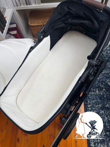 Inside the Momcozy Changego Bassinet