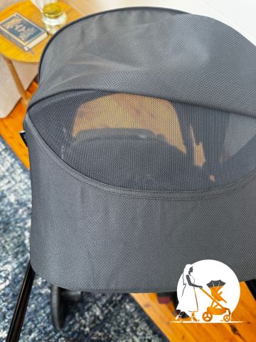 Momcozy ChangeGo Mesh Peakaboo window